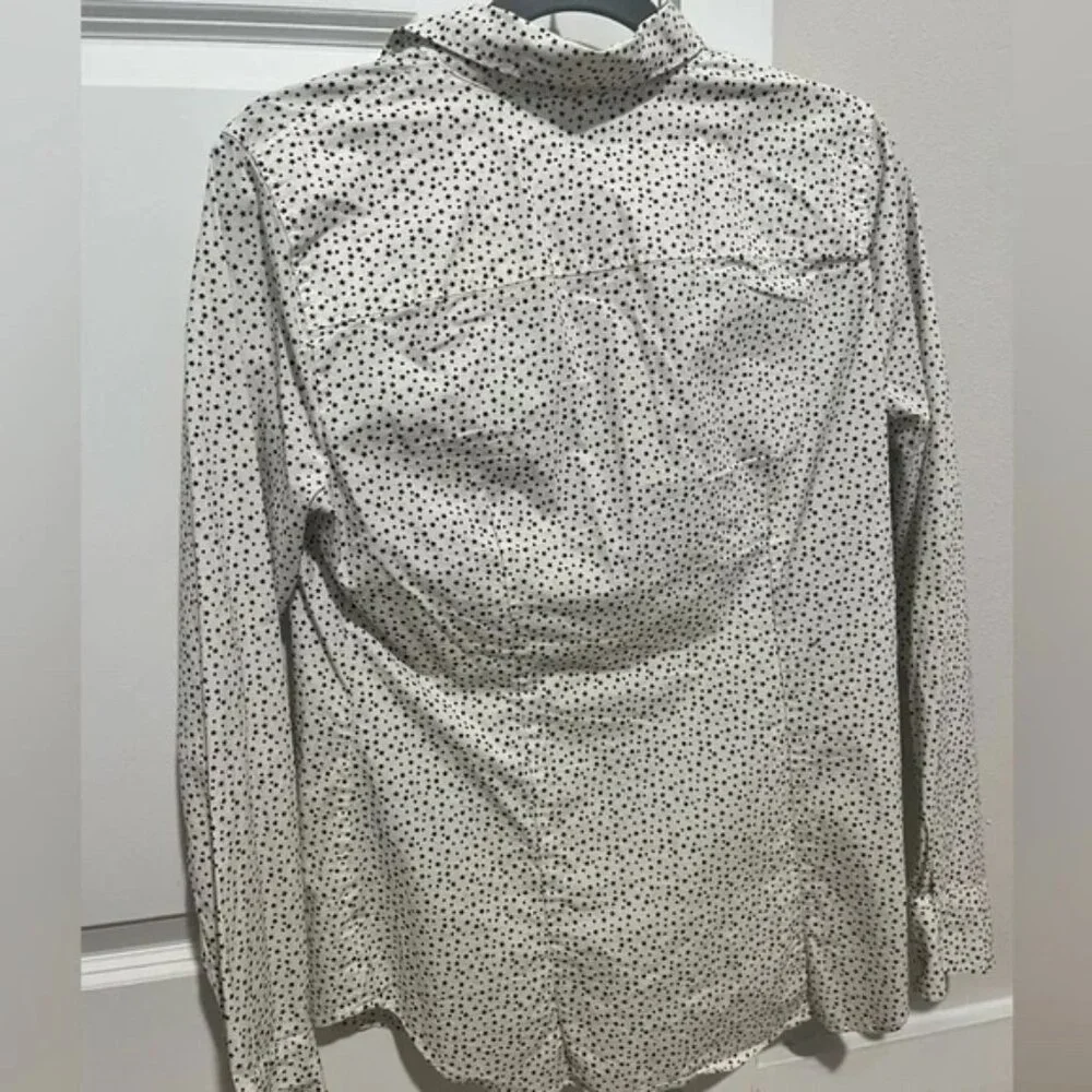 🤍 J. Crew Button Down Shirt! - Picture 5 of 7
